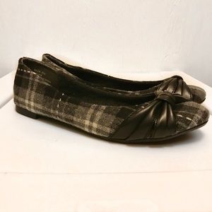 Brand new grey flats